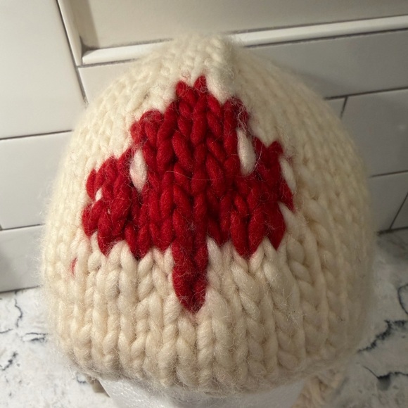 100 percent wool CANADA toque with earflaps &  tassels 
OS warm, attractive! - Picture 2 of 14